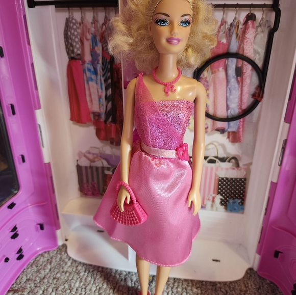 Barbie - Picture 2 of 6